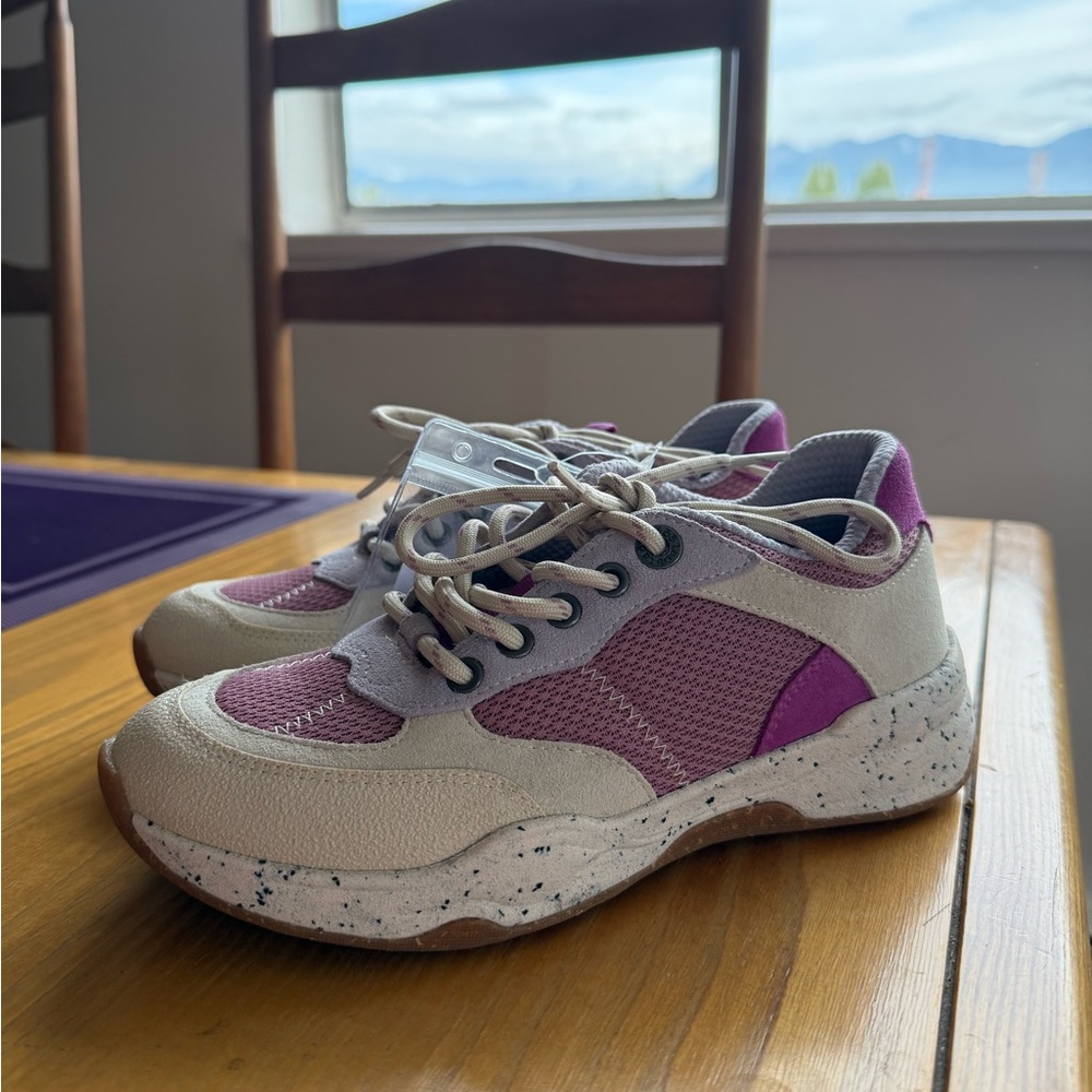 Täōs Advance Sneaker (Fuschia, Cream, 6)